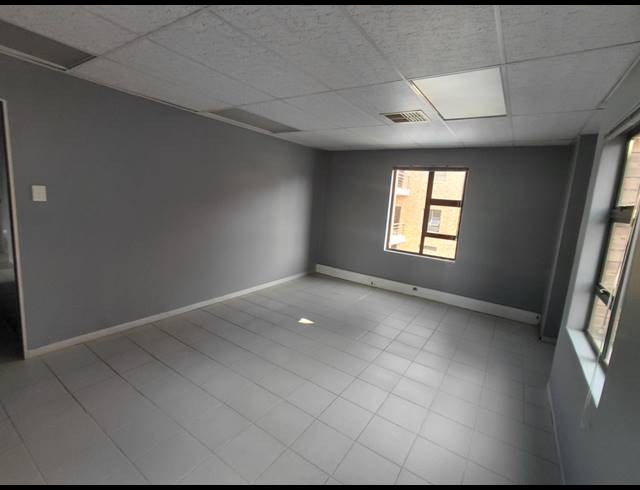 144M² OFFICE TO LET IN FOURWAYS